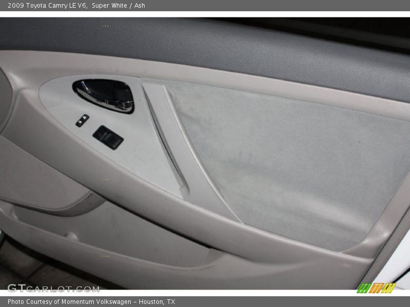 Super White / Ash 2009 Toyota Camry LE V6