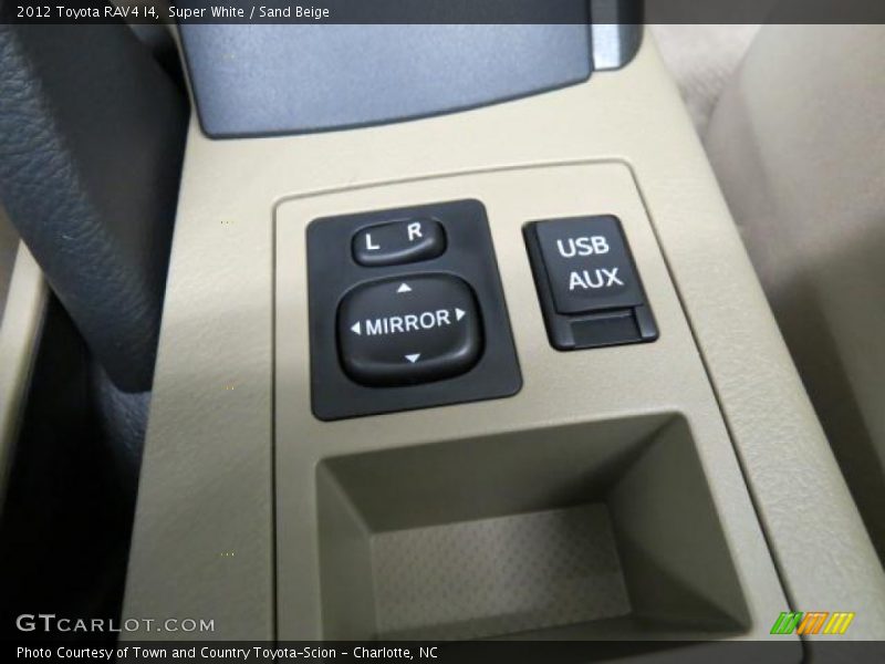 Super White / Sand Beige 2012 Toyota RAV4 I4