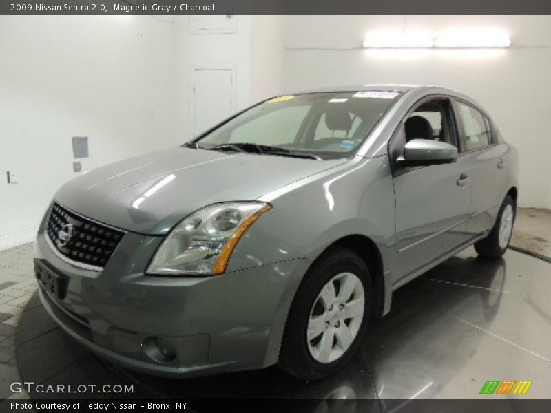 Magnetic Gray / Charcoal 2009 Nissan Sentra 2.0