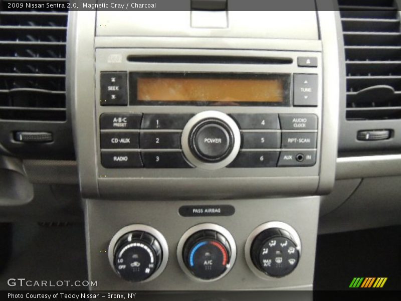 Magnetic Gray / Charcoal 2009 Nissan Sentra 2.0