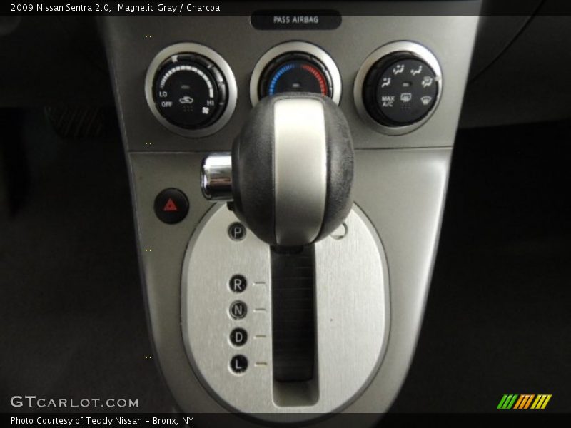 Magnetic Gray / Charcoal 2009 Nissan Sentra 2.0