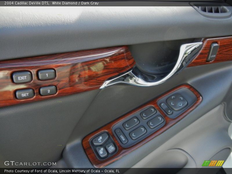 Controls of 2004 DeVille DTS