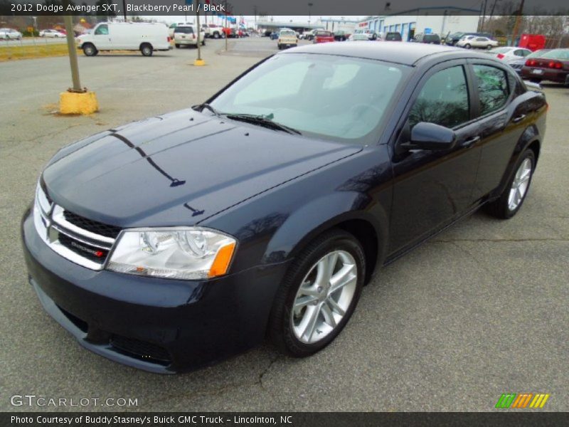 Front 3/4 View of 2012 Avenger SXT