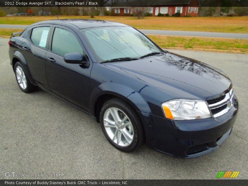 Front 3/4 View of 2012 Avenger SXT