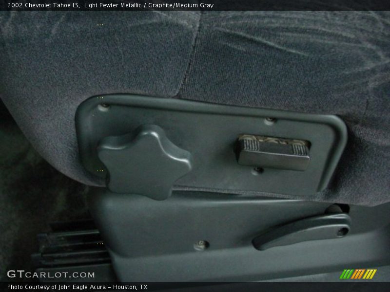 Light Pewter Metallic / Graphite/Medium Gray 2002 Chevrolet Tahoe LS