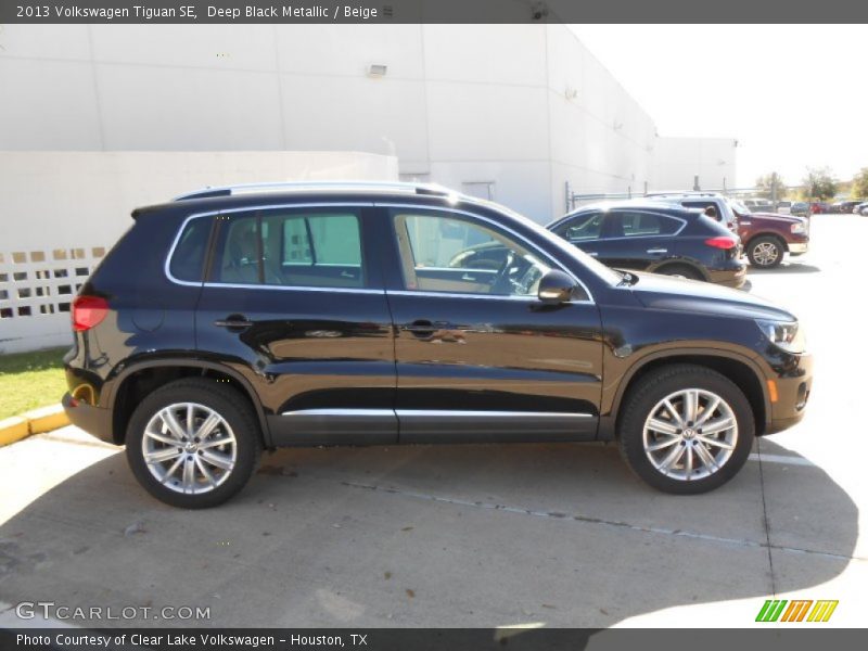 Deep Black Metallic / Beige 2013 Volkswagen Tiguan SE