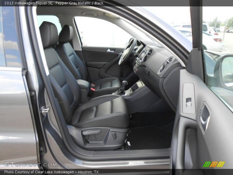Pepper Gray Metallic / Black 2013 Volkswagen Tiguan SE