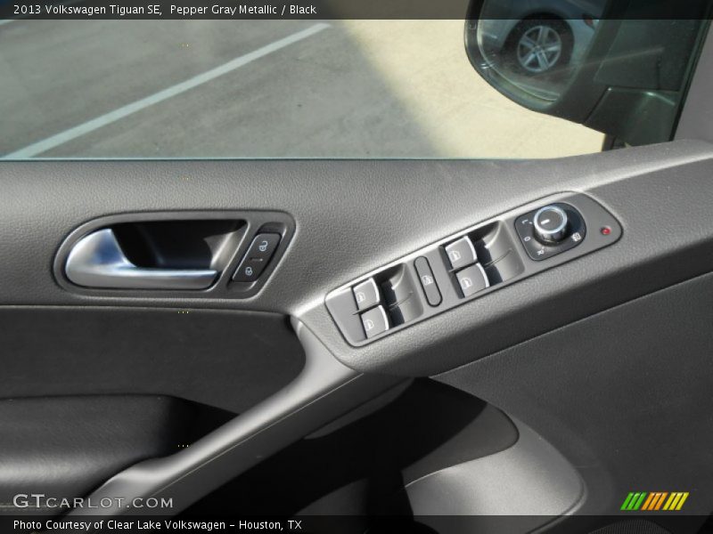 Pepper Gray Metallic / Black 2013 Volkswagen Tiguan SE