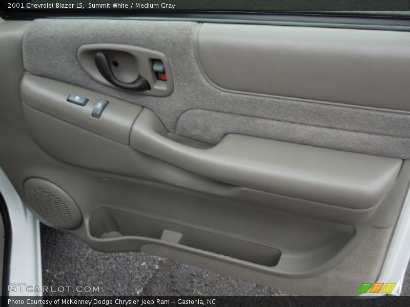 Summit White / Medium Gray 2001 Chevrolet Blazer LS