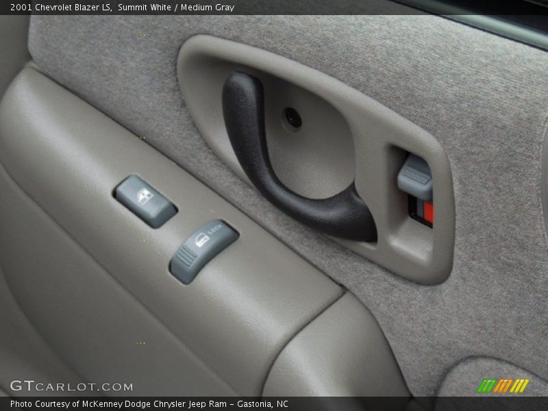 Summit White / Medium Gray 2001 Chevrolet Blazer LS