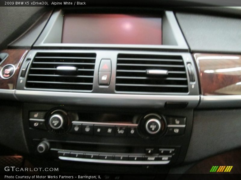 Alpine White / Black 2009 BMW X5 xDrive30i
