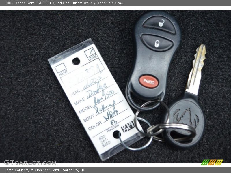 Bright White / Dark Slate Gray 2005 Dodge Ram 1500 SLT Quad Cab
