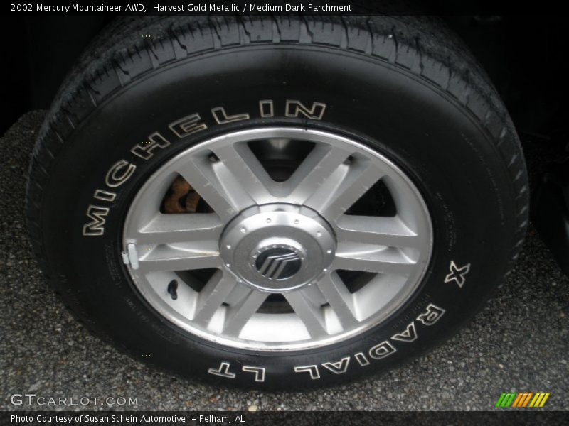 Harvest Gold Metallic / Medium Dark Parchment 2002 Mercury Mountaineer AWD