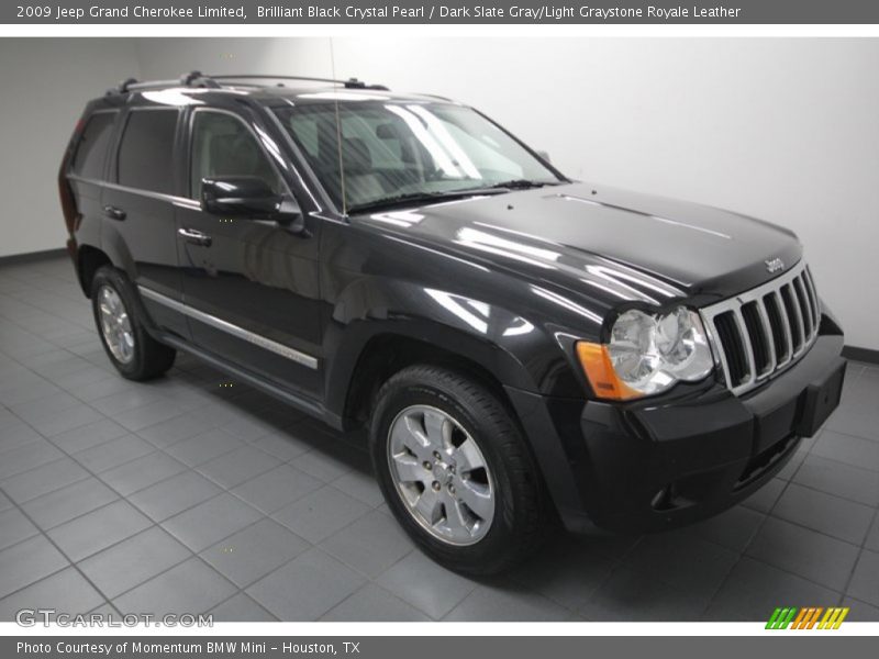 Front 3/4 View of 2009 Grand Cherokee Limited
