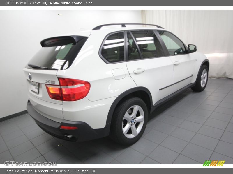 Alpine White / Sand Beige 2010 BMW X5 xDrive30i