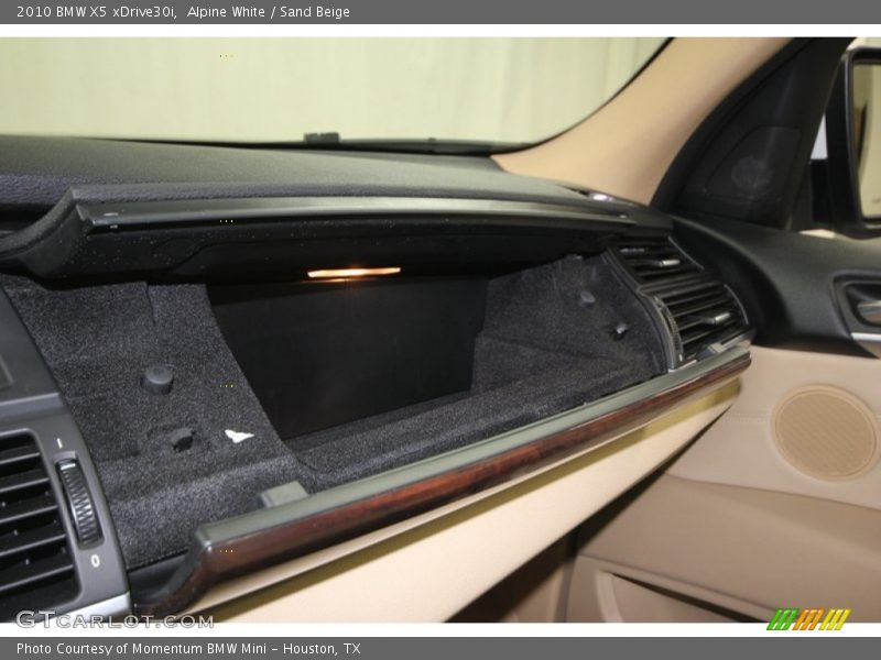 Alpine White / Sand Beige 2010 BMW X5 xDrive30i