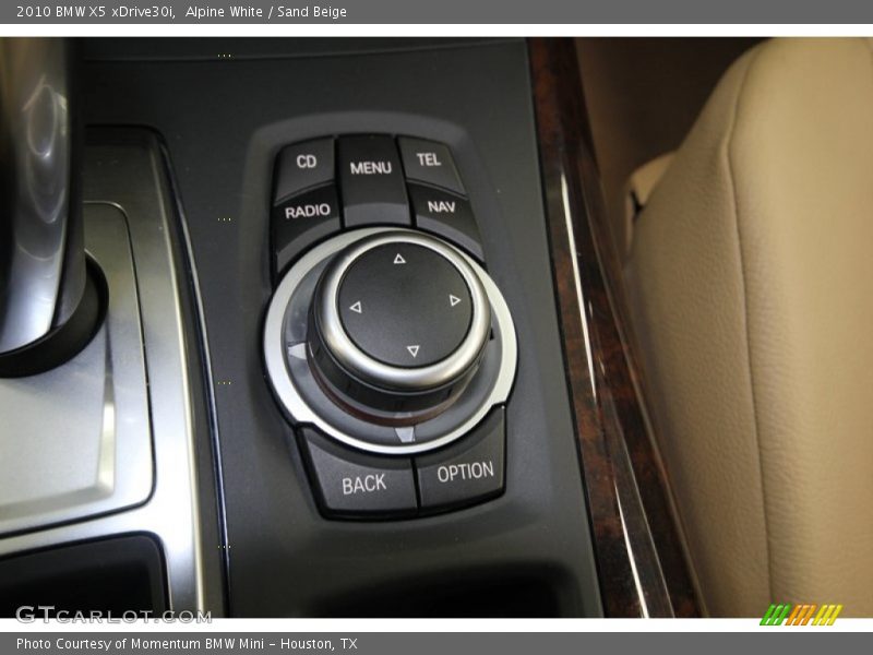 Alpine White / Sand Beige 2010 BMW X5 xDrive30i