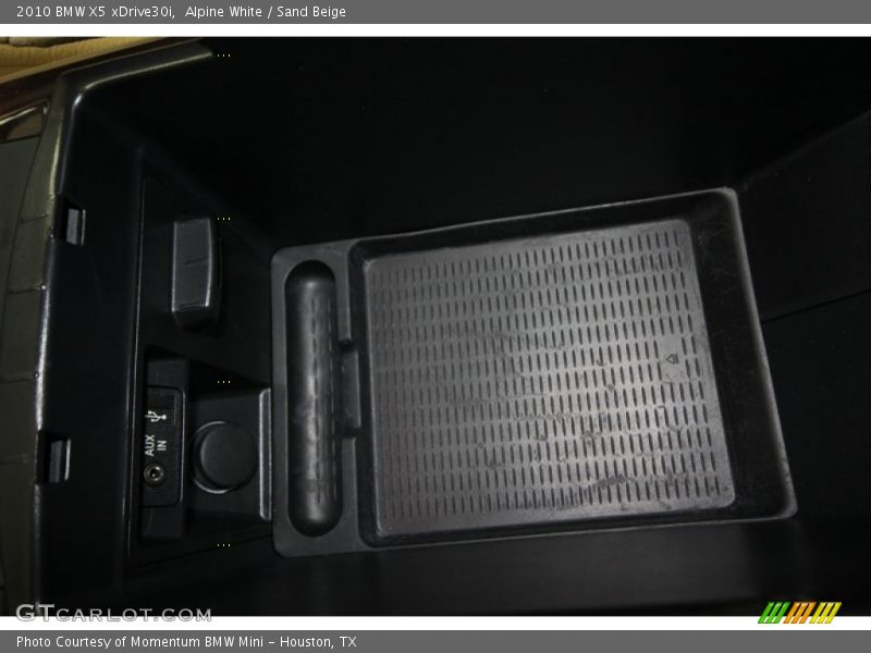 Alpine White / Sand Beige 2010 BMW X5 xDrive30i