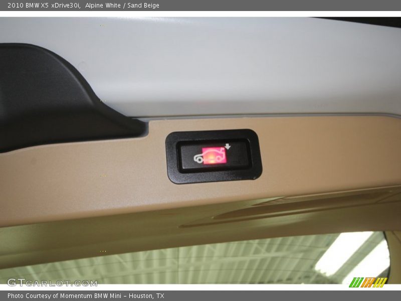 Alpine White / Sand Beige 2010 BMW X5 xDrive30i