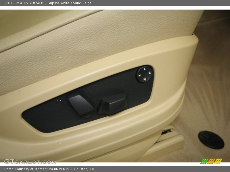 Alpine White / Sand Beige 2010 BMW X5 xDrive30i