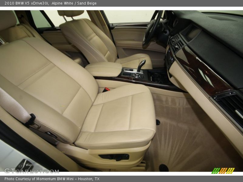 Alpine White / Sand Beige 2010 BMW X5 xDrive30i