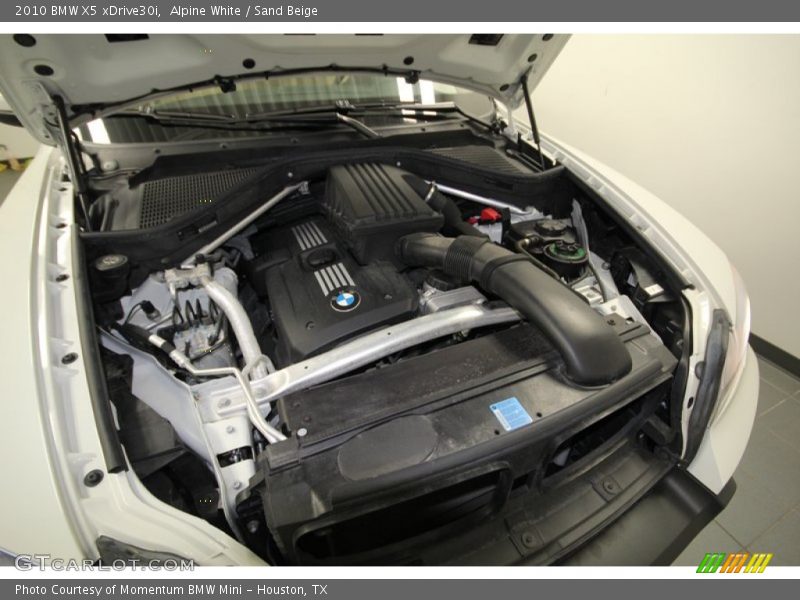 Alpine White / Sand Beige 2010 BMW X5 xDrive30i