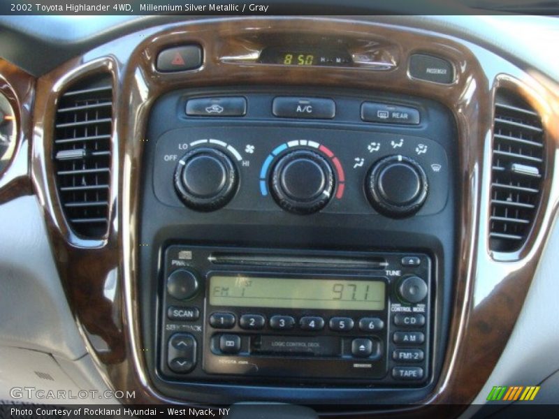 Millennium Silver Metallic / Gray 2002 Toyota Highlander 4WD