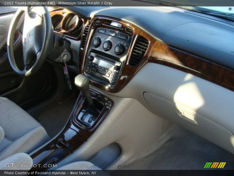 Millennium Silver Metallic / Gray 2002 Toyota Highlander 4WD