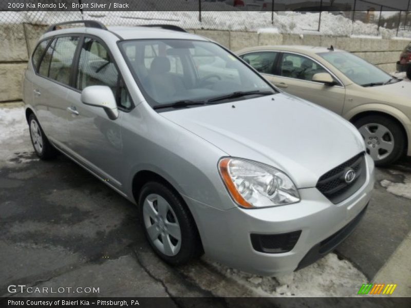 Front 3/4 View of 2009 Rondo LX