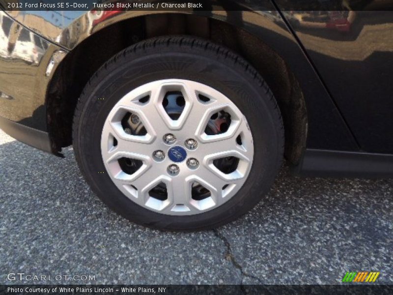 Tuxedo Black Metallic / Charcoal Black 2012 Ford Focus SE 5-Door