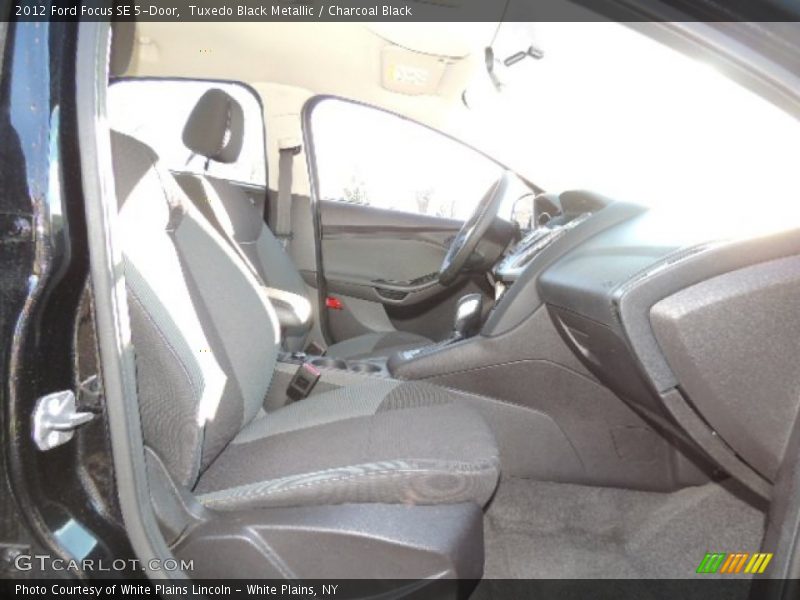 Tuxedo Black Metallic / Charcoal Black 2012 Ford Focus SE 5-Door