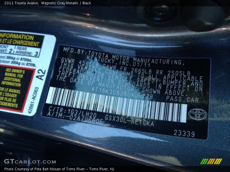 Magnetic Gray Metallic / Black 2011 Toyota Avalon