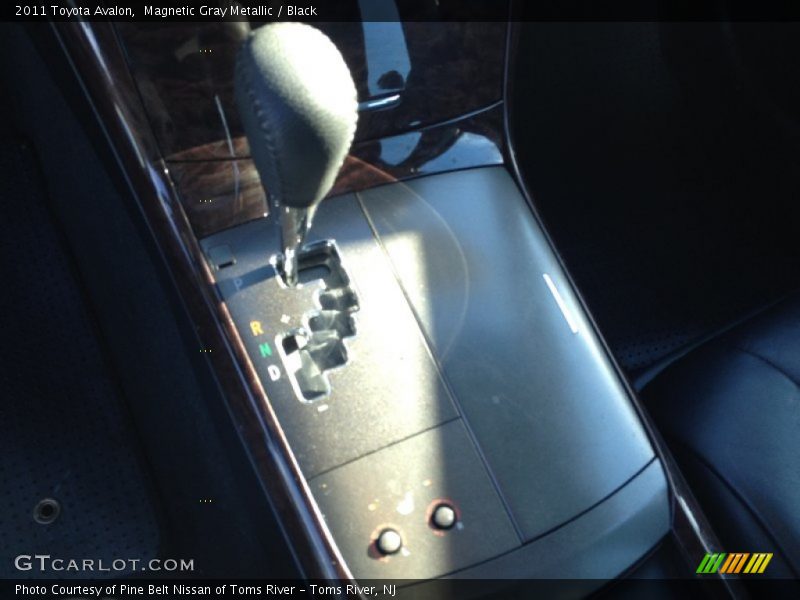 Magnetic Gray Metallic / Black 2011 Toyota Avalon