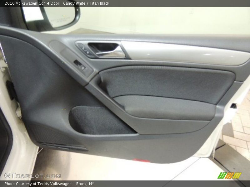 Candy White / Titan Black 2010 Volkswagen Golf 4 Door