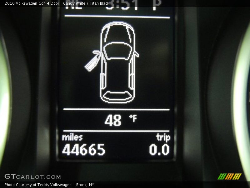 Candy White / Titan Black 2010 Volkswagen Golf 4 Door