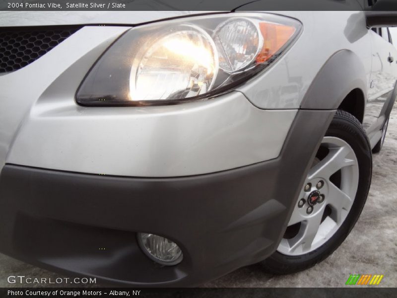 Satellite Silver / Slate 2004 Pontiac Vibe