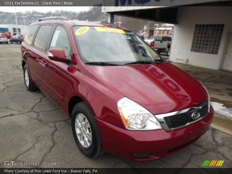 Front 3/4 View of 2011 Sedona LX