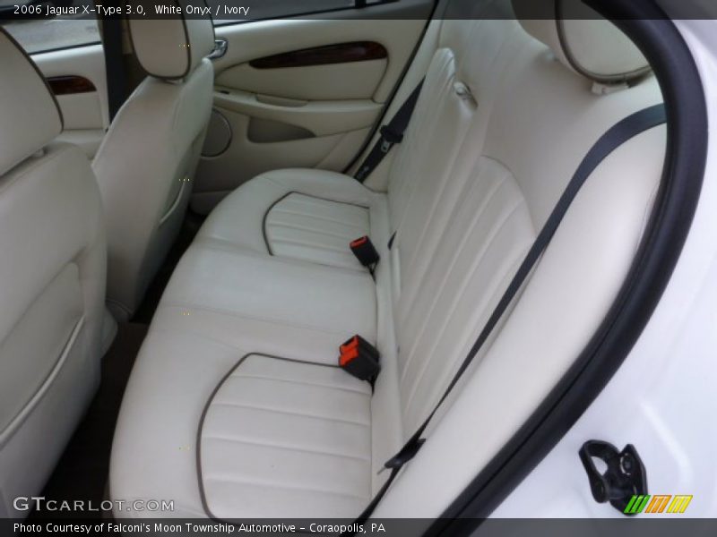 White Onyx / Ivory 2006 Jaguar X-Type 3.0