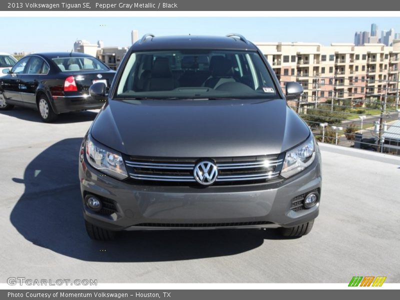 Pepper Gray Metallic / Black 2013 Volkswagen Tiguan SE