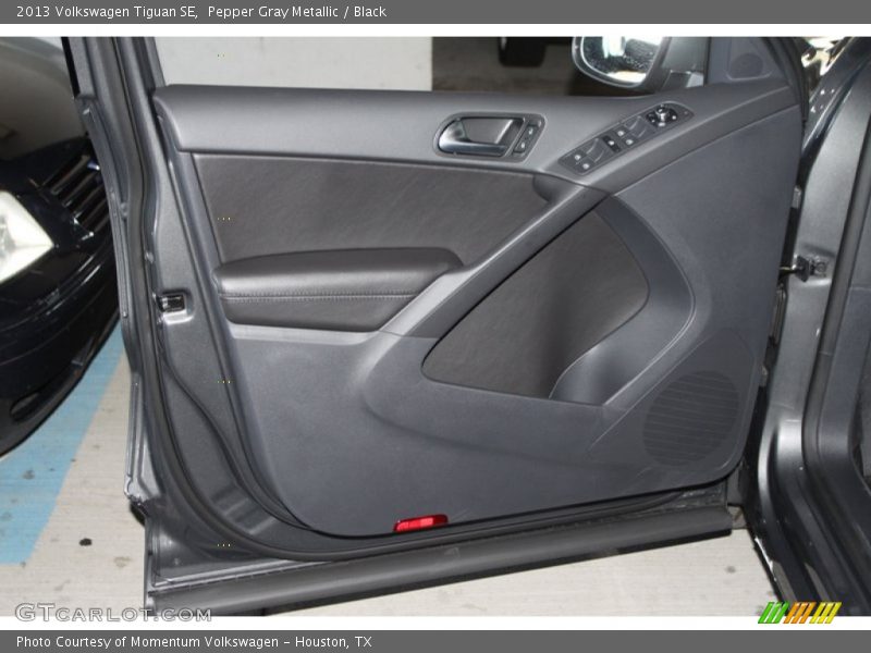 Pepper Gray Metallic / Black 2013 Volkswagen Tiguan SE