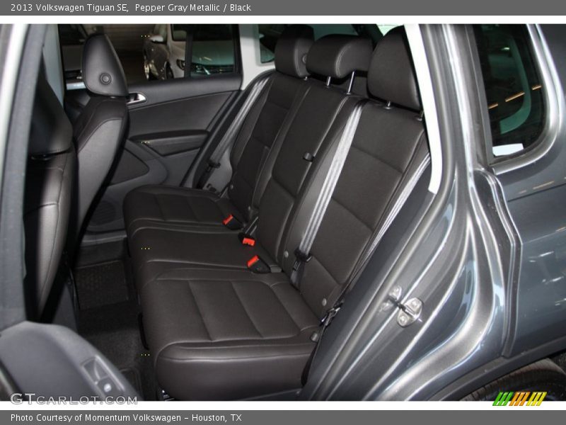 Pepper Gray Metallic / Black 2013 Volkswagen Tiguan SE