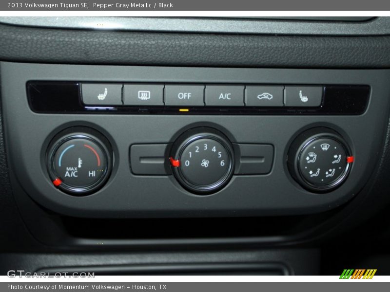 Pepper Gray Metallic / Black 2013 Volkswagen Tiguan SE