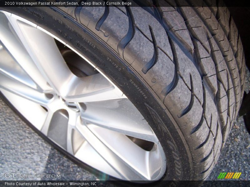 Deep Black / Cornsilk Beige 2010 Volkswagen Passat Komfort Sedan