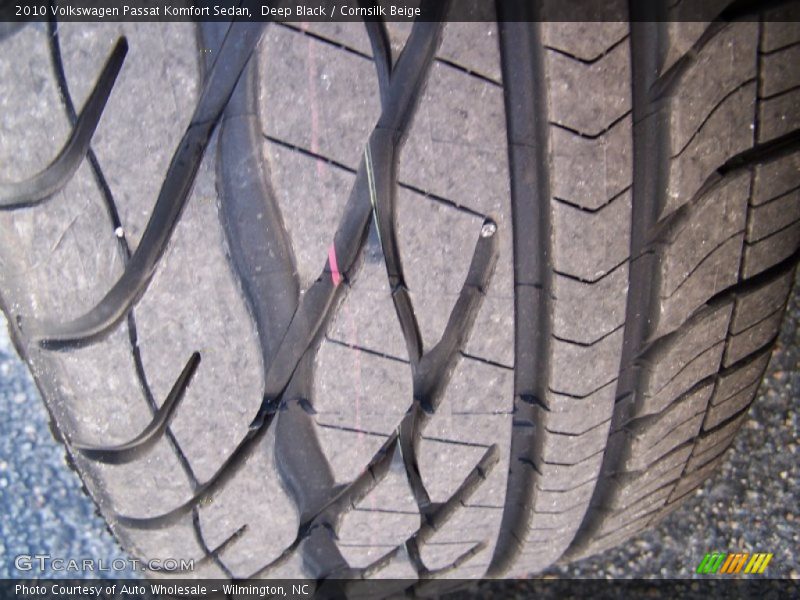 Deep Black / Cornsilk Beige 2010 Volkswagen Passat Komfort Sedan