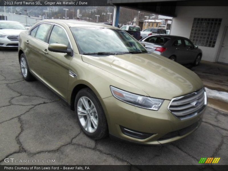 Front 3/4 View of 2013 Taurus SEL