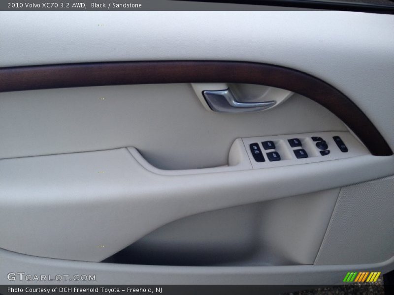 Black / Sandstone 2010 Volvo XC70 3.2 AWD