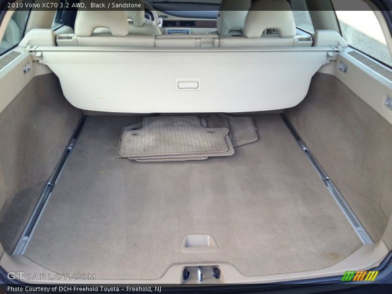 Black / Sandstone 2010 Volvo XC70 3.2 AWD