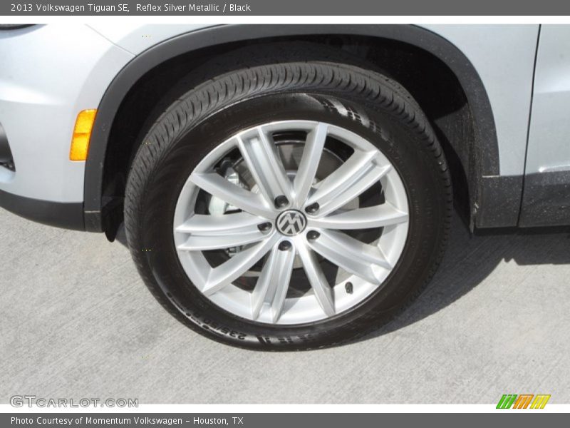 Reflex Silver Metallic / Black 2013 Volkswagen Tiguan SE