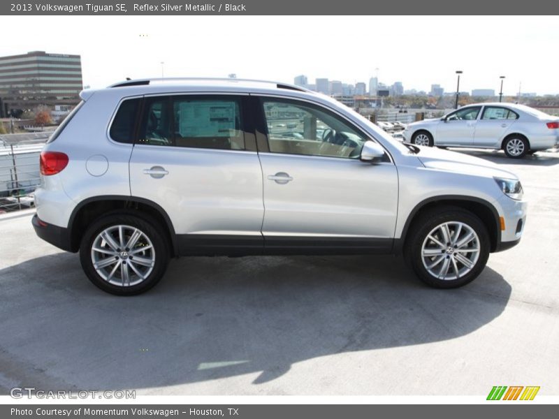 Reflex Silver Metallic / Black 2013 Volkswagen Tiguan SE
