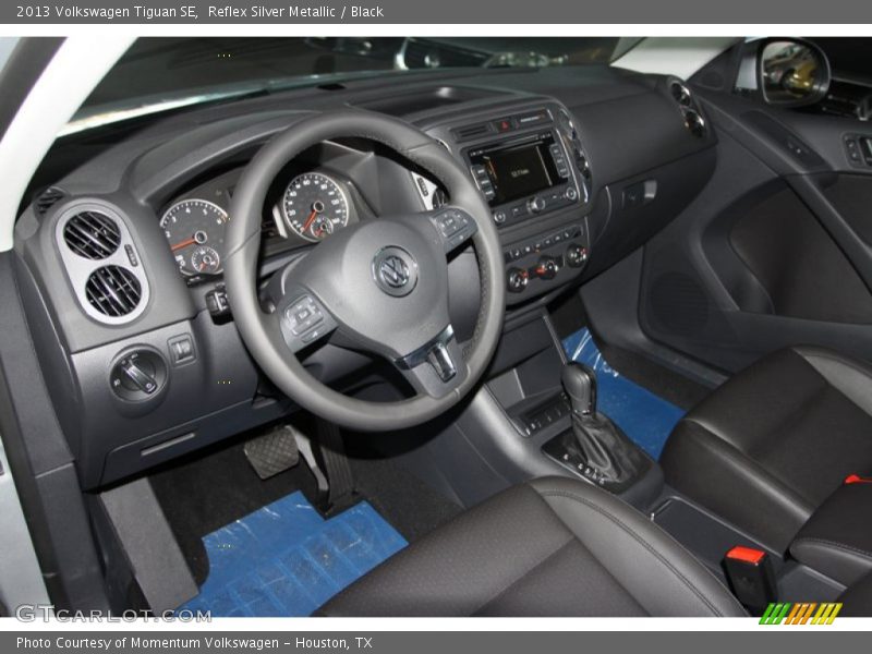 Reflex Silver Metallic / Black 2013 Volkswagen Tiguan SE